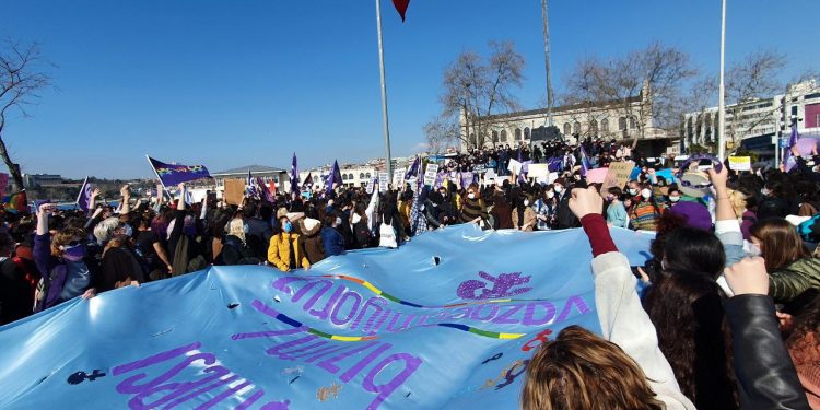 "İstanbul Sözleşmesi Bizim" Kadıköy Eylemi