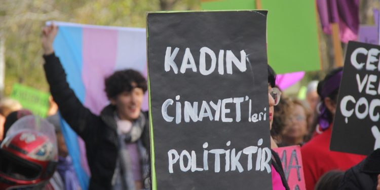 Bir kez daha: Kadın cinayetleri politiktir!